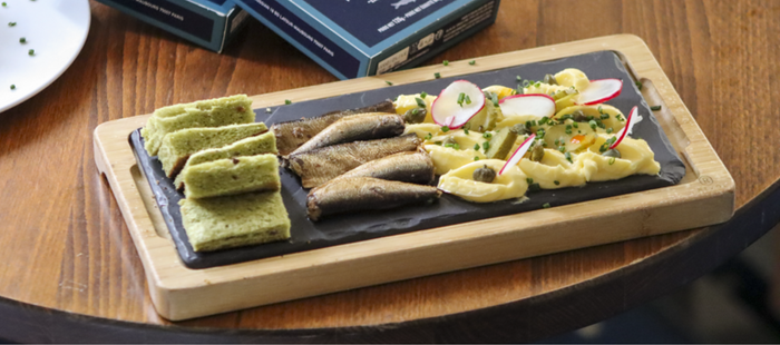 Butter Board iodé au miso, citron et sardines fumées