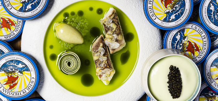 Griset à la flamme, concombre, fraise verte et caviar Daurenki selon Nicolas Carro