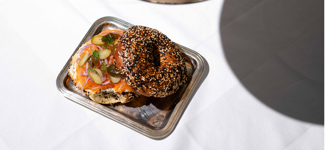 Bagel au saumon fumé, citron et aneth