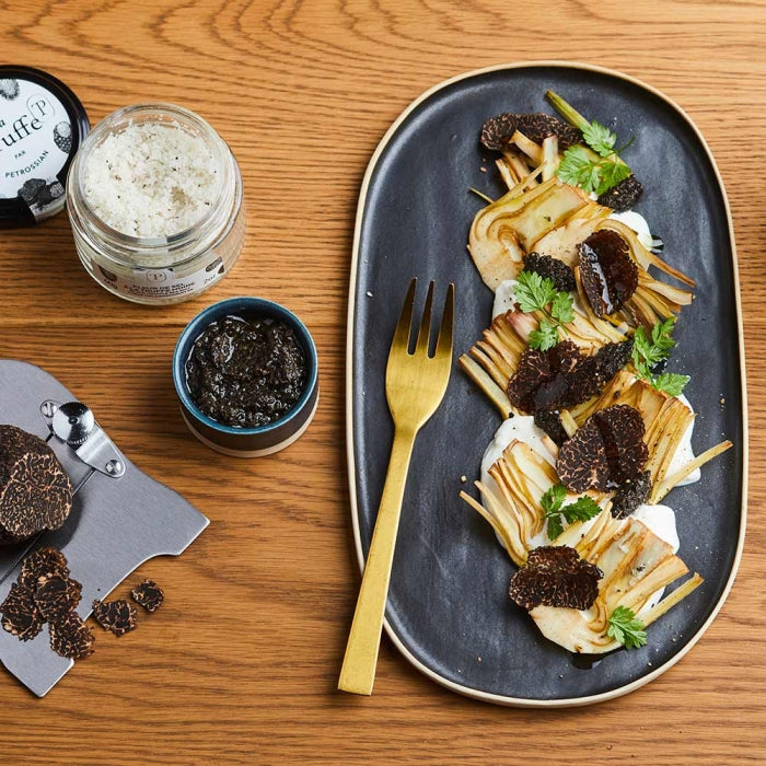Carpaccio d'artichauts, stracciatella et truffe noire