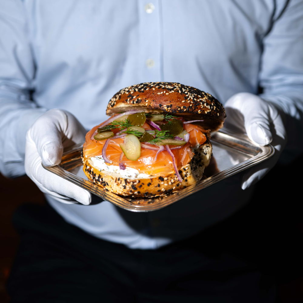 Bagel au saumon fumé, citron et aneth
