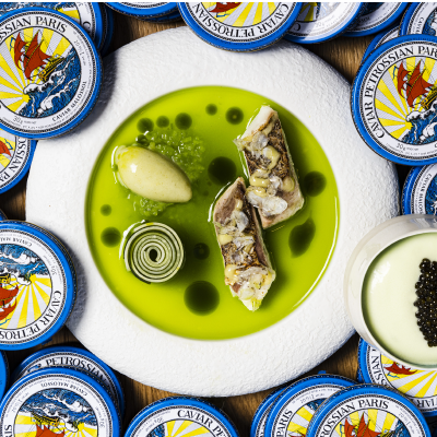 Griset à la flamme, concombre, fraise verte et caviar Daurenki selon Nicolas Carro