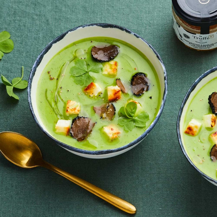 Velouté de courgettes, feta rôtie au miel et truffe noire