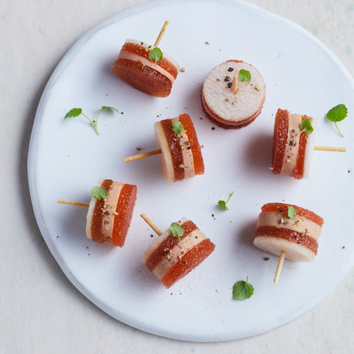 Brochettes de foie gras, poire et gelée de coing