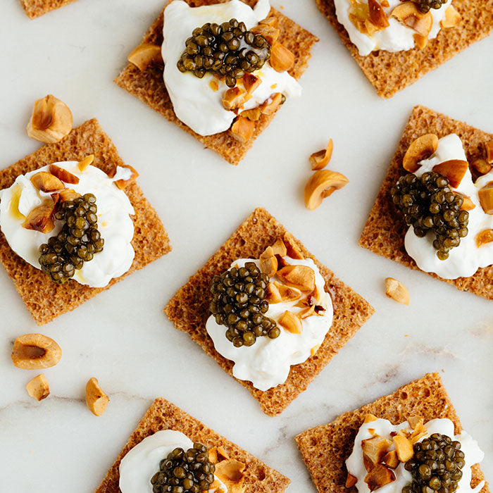 Caviar Ossetra, burrata et noisettes torréfiées