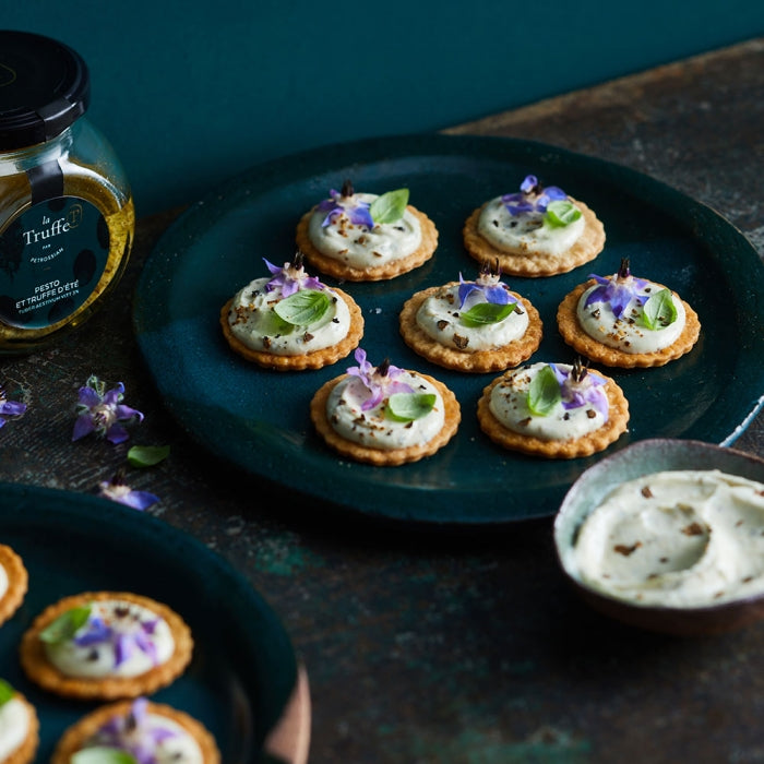 Sablés parmesan, crème au pesto de truffe