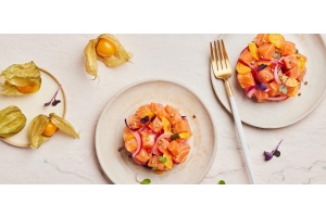 Salmon tartare with physalis and red onion pickles