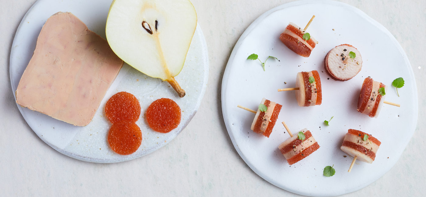 Brochettes de foie gras, poire et gelée de coing