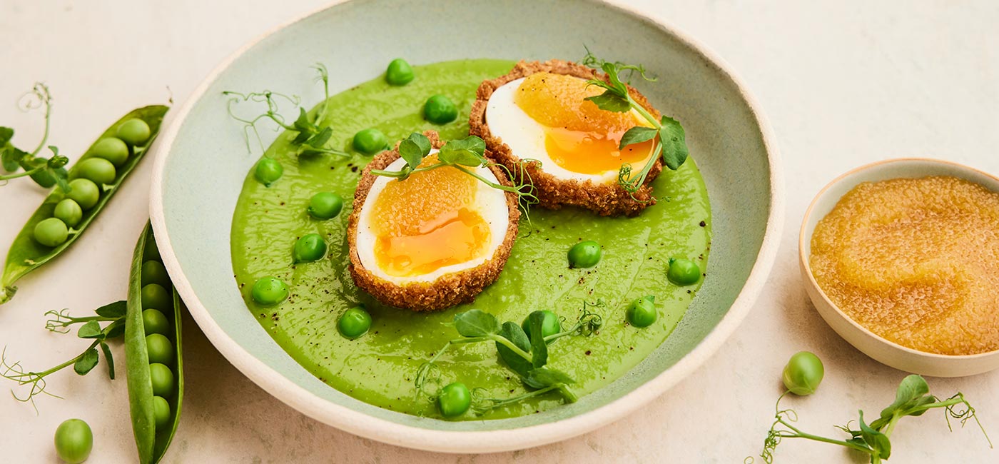 Crème de petits pois, œuf pané aux Croustissian® et œufs de brochet fumés