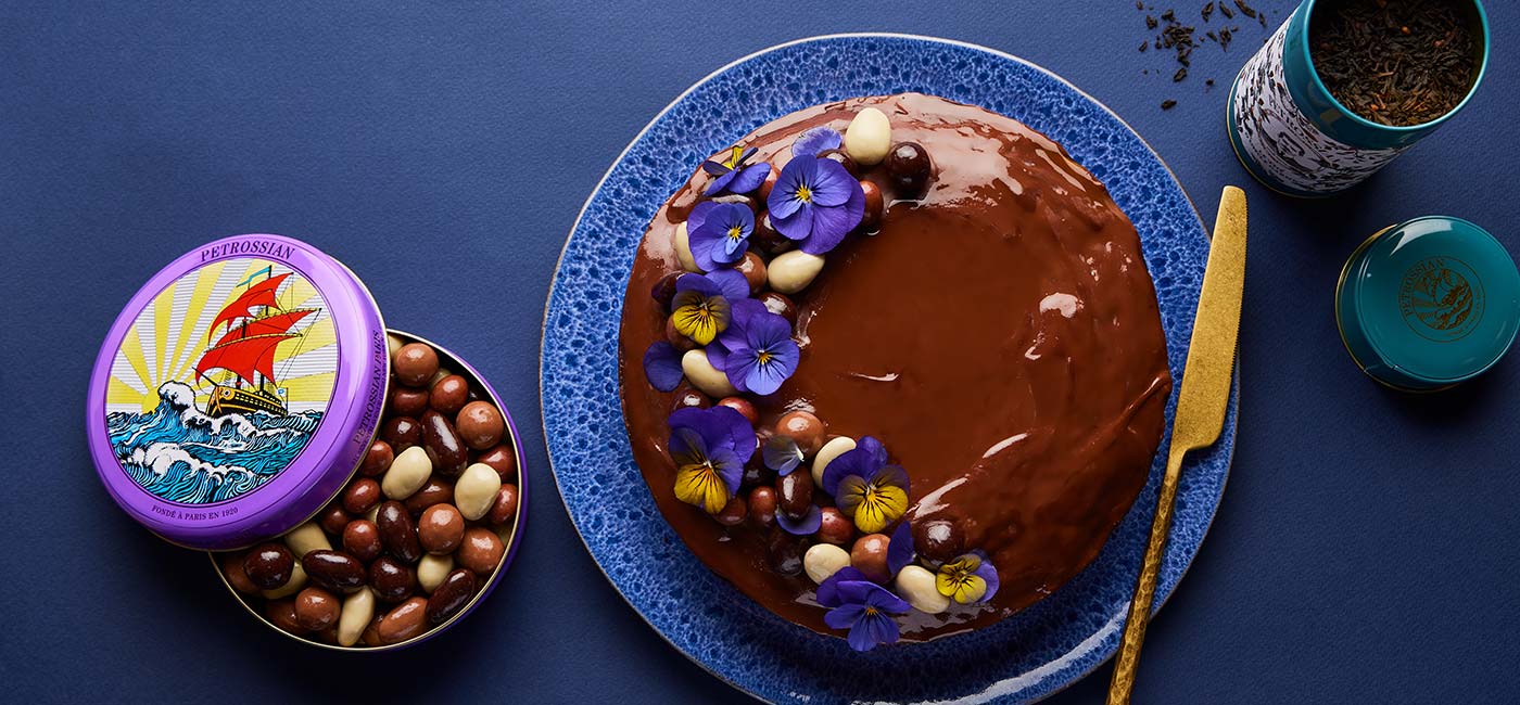 Gâteau de Pâques au chocolat et glaçage au thé