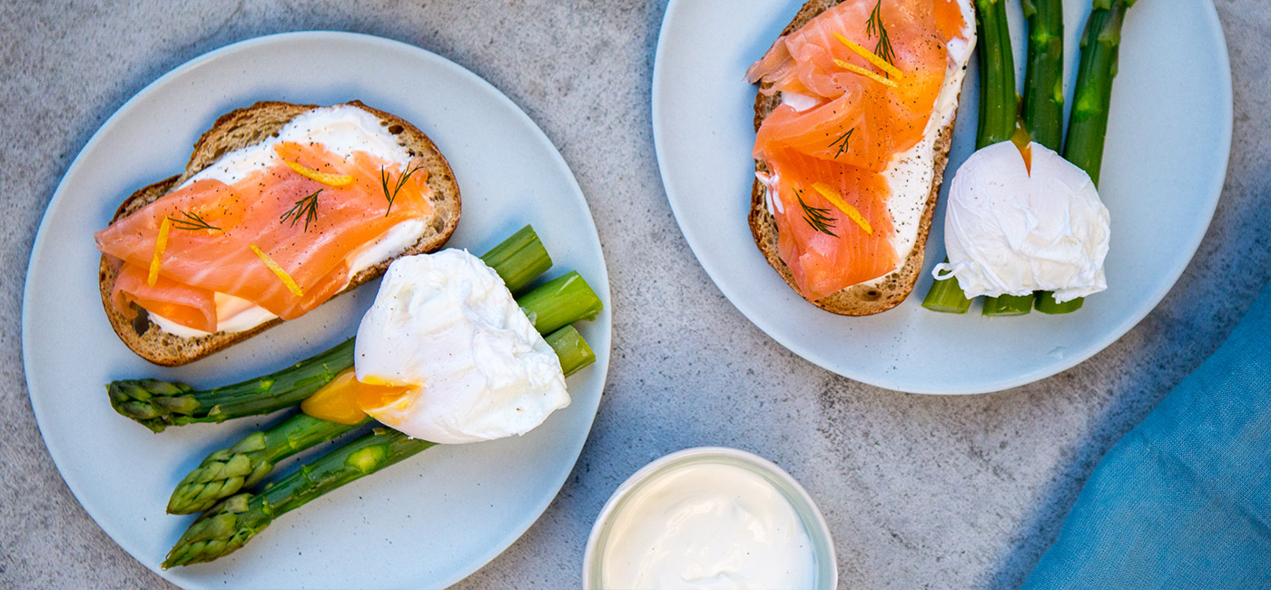 Tartine saumon fumé, œuf poché et crème raifort